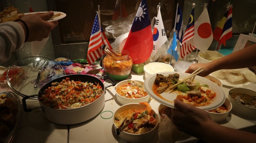 Culture-mixed food and context example 1